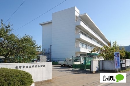 中学校　佐野市立田沼東中学校（中学校）まで1110m