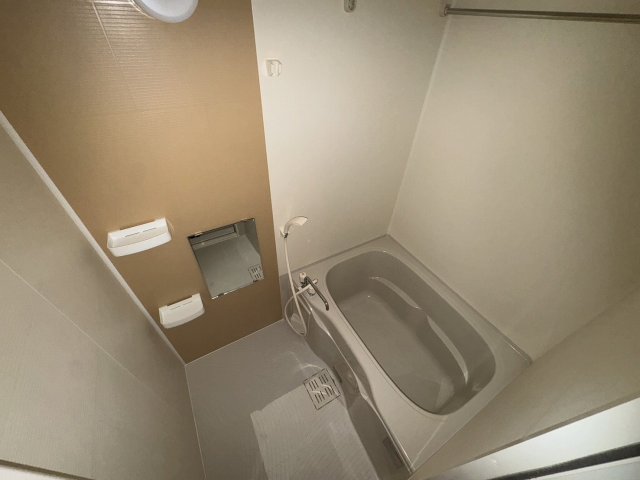 バス・シャワールーム　コンパクトで使いやすいお風呂です