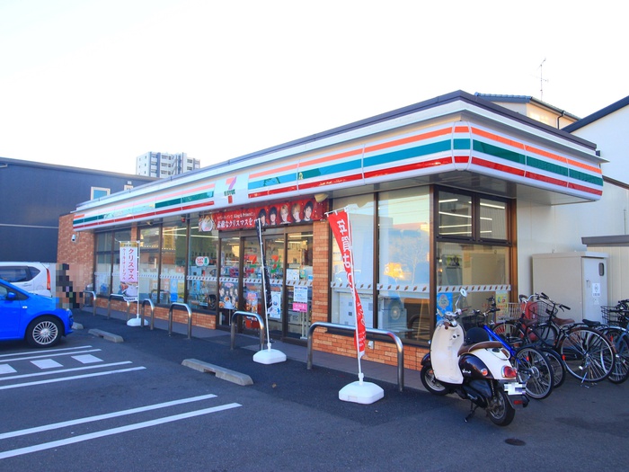 コンビニ　セブンイレブン（コンビニ）まで350m