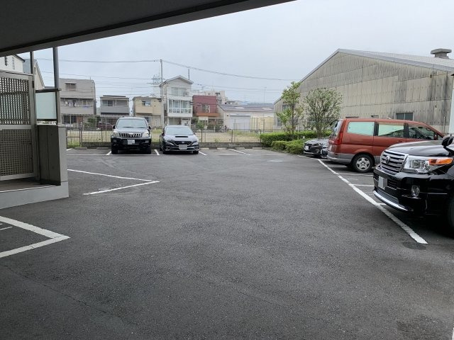 駐車場　駐車場あり、月額13200円