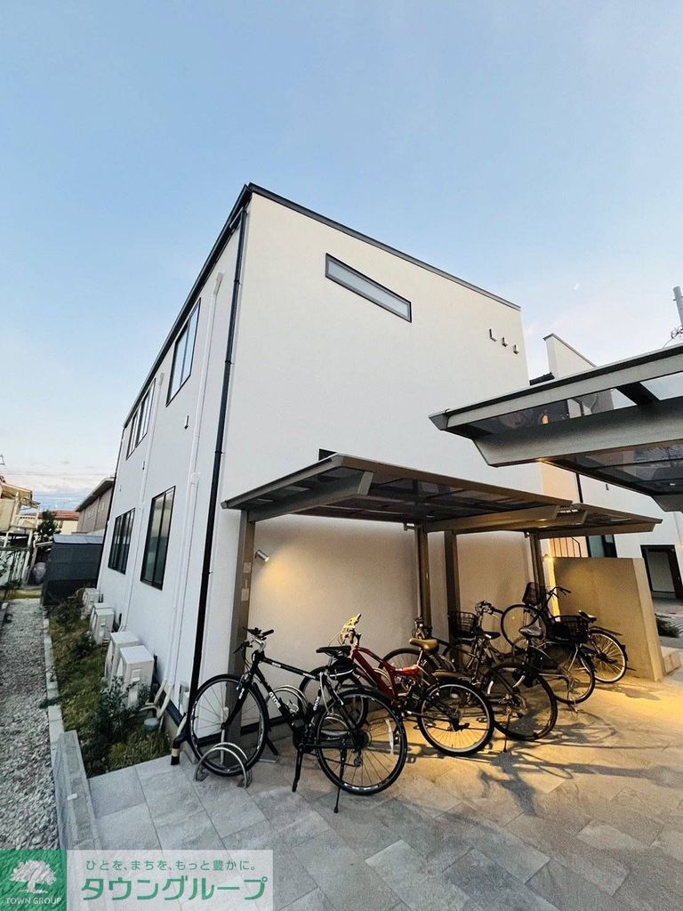 建物外観　駐車場