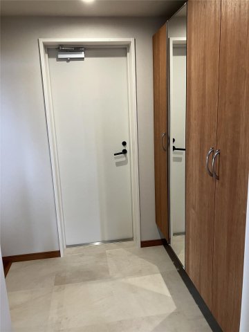 玄関　参考画像（901号室）
