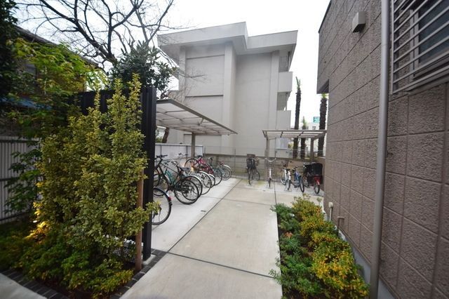 庭　自転車置き場