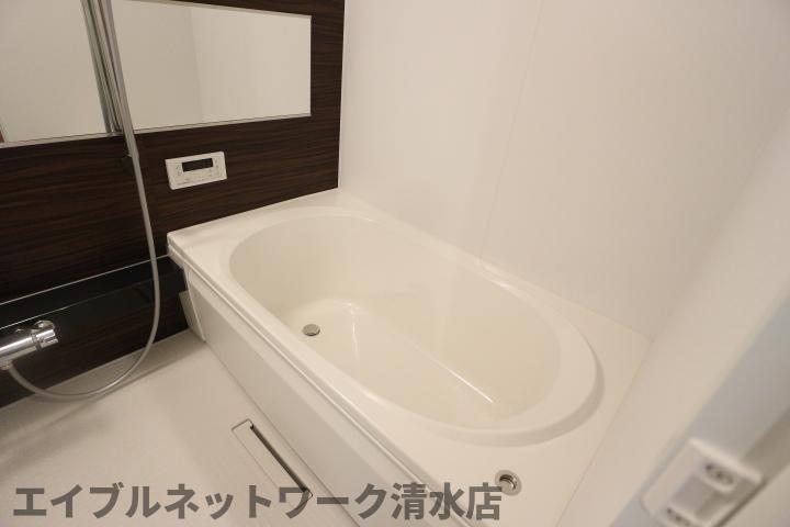バス・シャワールーム　コンパクトで使いやすいお風呂です