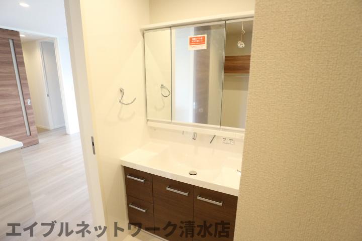洗面設備　コンパクトで使いやすい洗面所