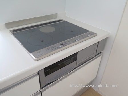 キッチン　2口IH・1口ラジエント・グリル付システムキッチン