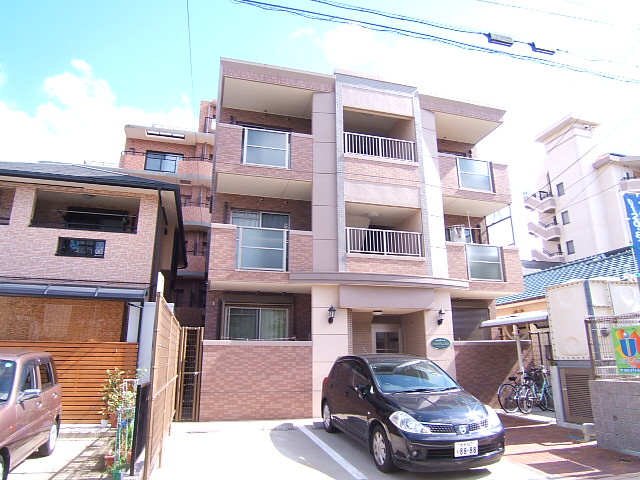 建物外観　間取り・写真は反転タイプ