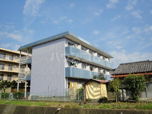 静岡市清水区西大曲町のマンションの建物外観