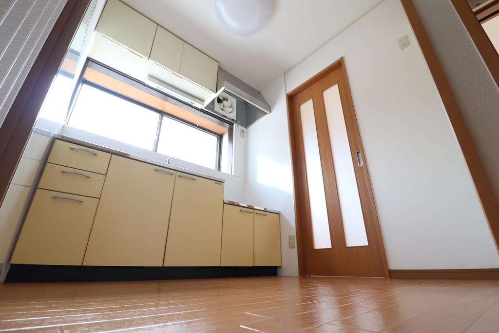 キッチン　キッチンは前面が窓でとっても明るい♪