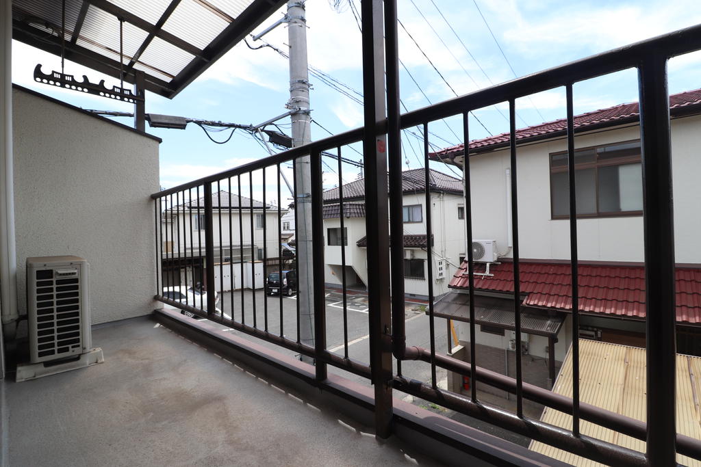 バルコニー　庇付きで安心♪