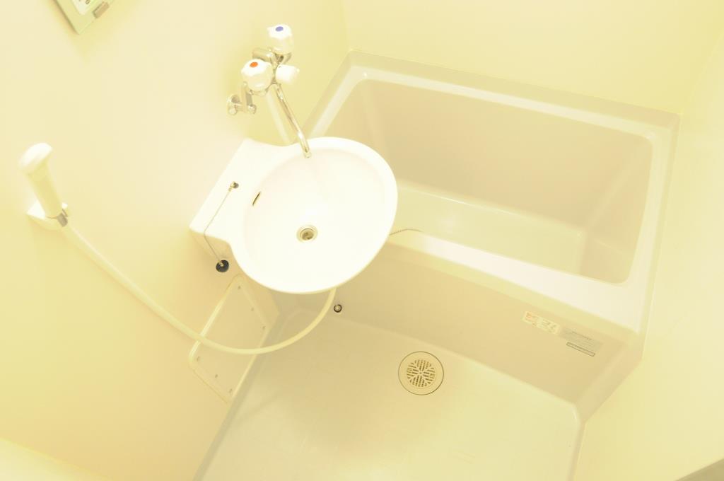 バス・シャワールーム　もちろん風呂トイレ別！！