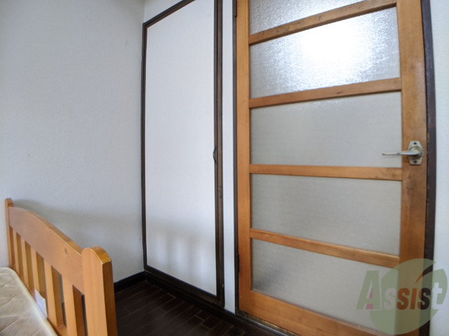 収納　収納場所です。衣類や荷物はコチラへしまいます。