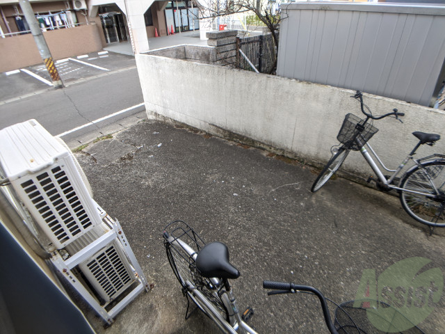 バルコニー　こまめに換気をして、お部屋の空気を入れ替えましょう。