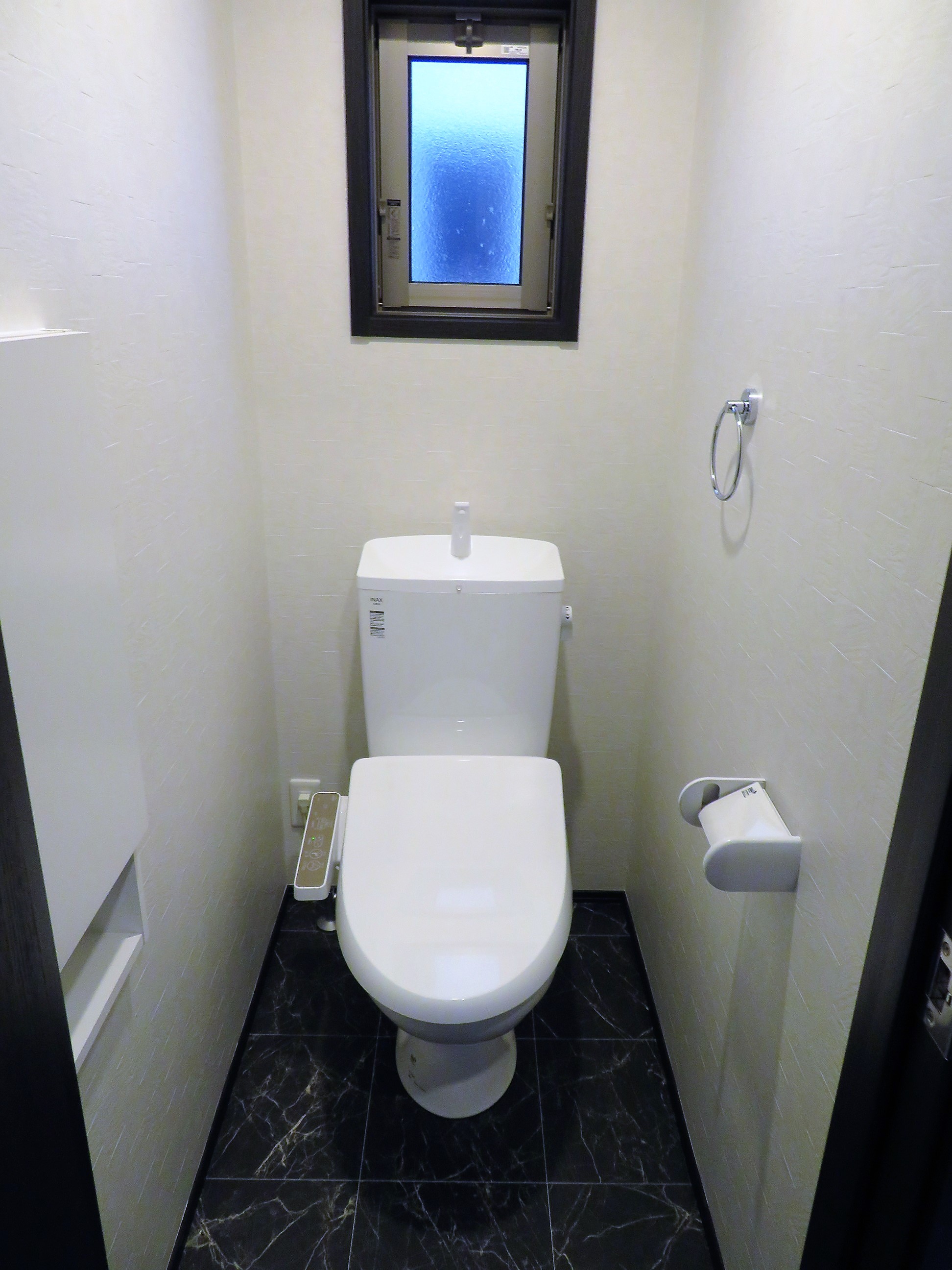 トイレ　ウォシュレットトイレ付。