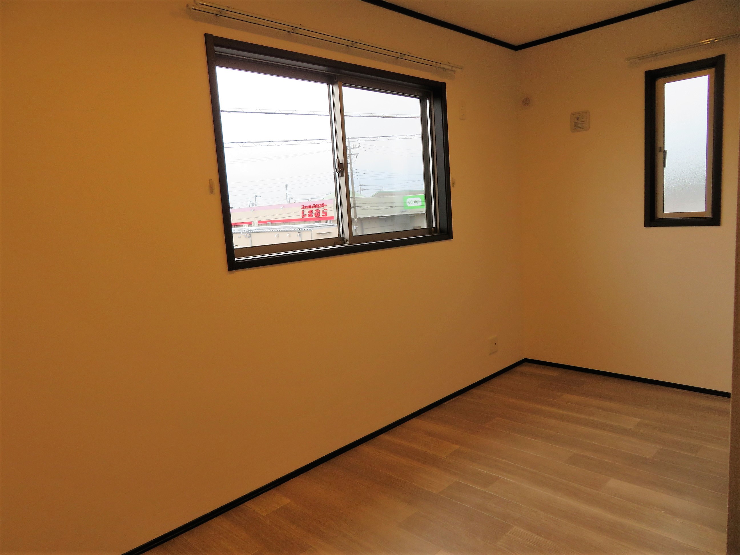 その他　2面採光で、明るい室内です！