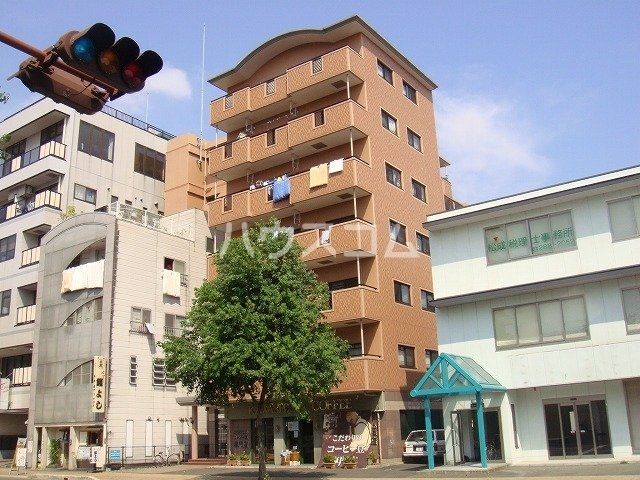 【静岡市駿河区稲川のマンションの建物外観】