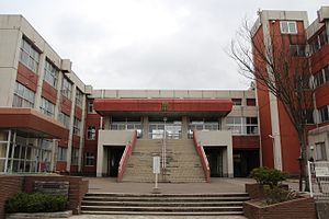 中学校　秋田市立泉中学校（中学校）まで670m