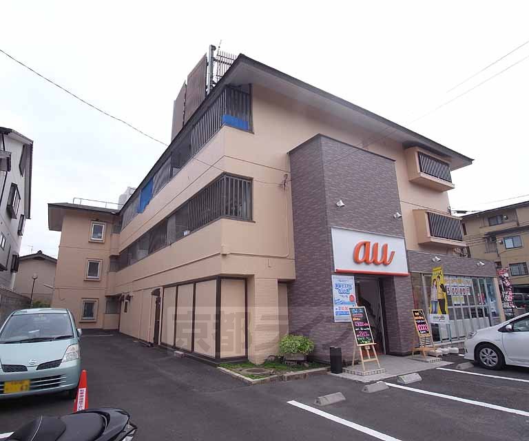 京都市左京区岩倉中大鷺町のマンションの建物外観
