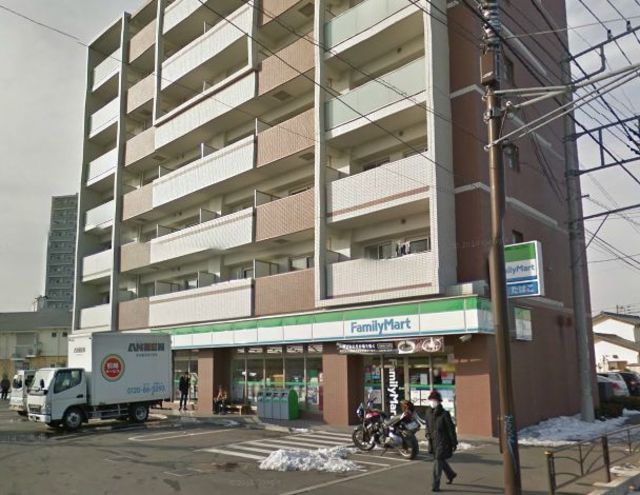 コンビニ　ファミリーマート辻堂神台店（コンビニ）まで690m