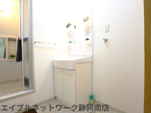 玄関　収納もある玄関です