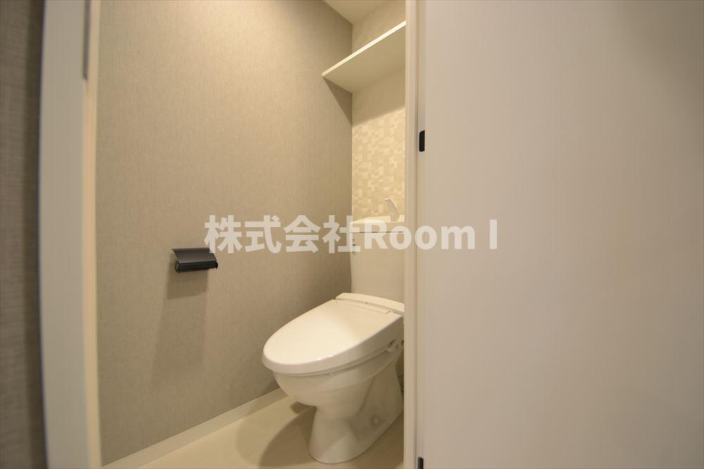 トイレ　落ち着いた色調のトイレです