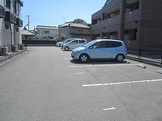 駐車場　駐車場完備