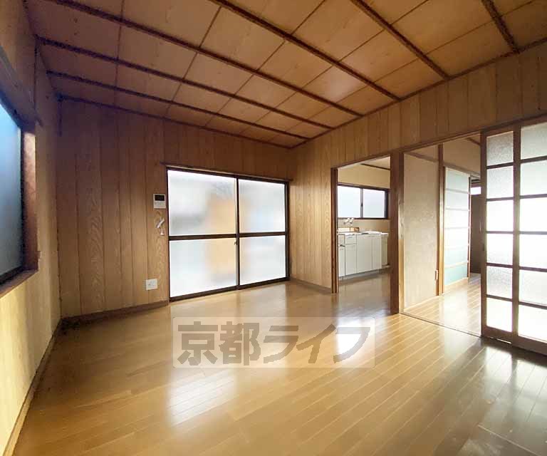 居室・リビング　落ち着いた雰囲気のお部屋です