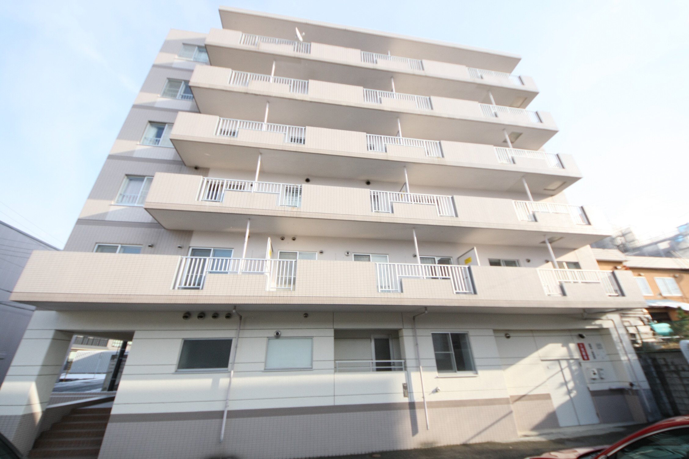 北海道札幌市豊平区平岸四条１３（マンション）の賃貸物件の外観