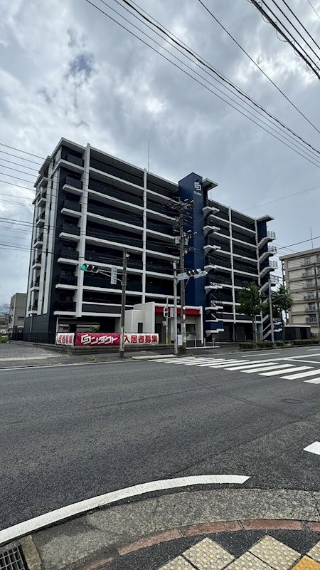 【北九州市若松区童子丸のマンションの建物外観】