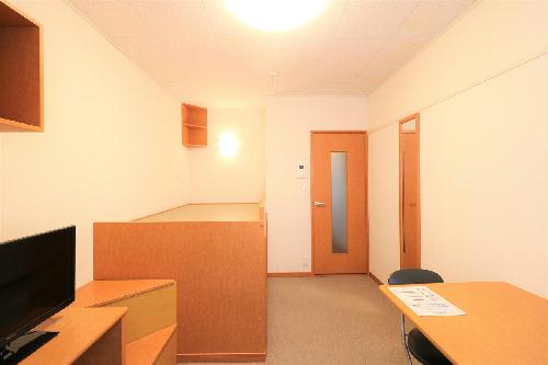 居室・リビング　１Ｆはフローリング仕様・２Ｆは絨毯仕様になります。