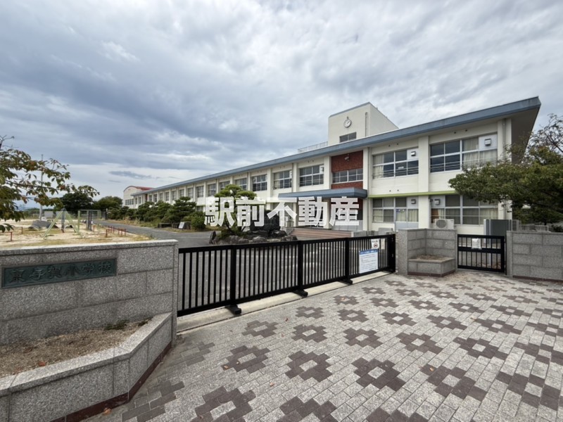 小学校　東与賀小学校（小学校）まで700m