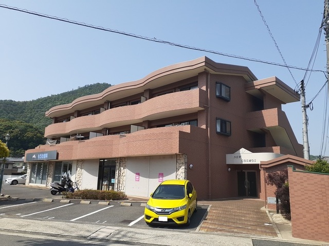 広島市東区福田のマンションの建物外観