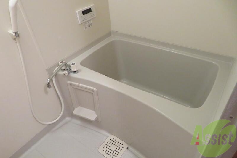 バス・シャワールーム　浴室はゆったり浸かれるサイズ感になっていますね。