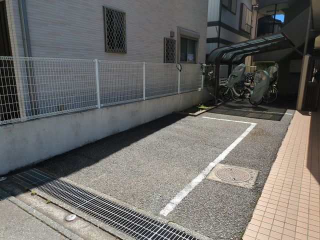 【さいたま市北区日進町のマンションの駐車場】