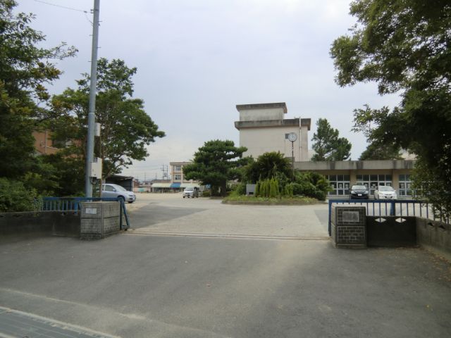 小学校　市立白塚小学校（小学校）まで820m