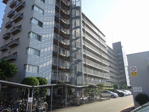 【明石市茶園場町のマンションの建物外観】