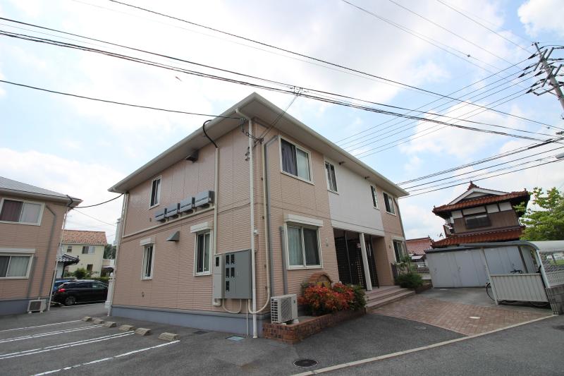 東広島市八本松東のアパートの建物外観