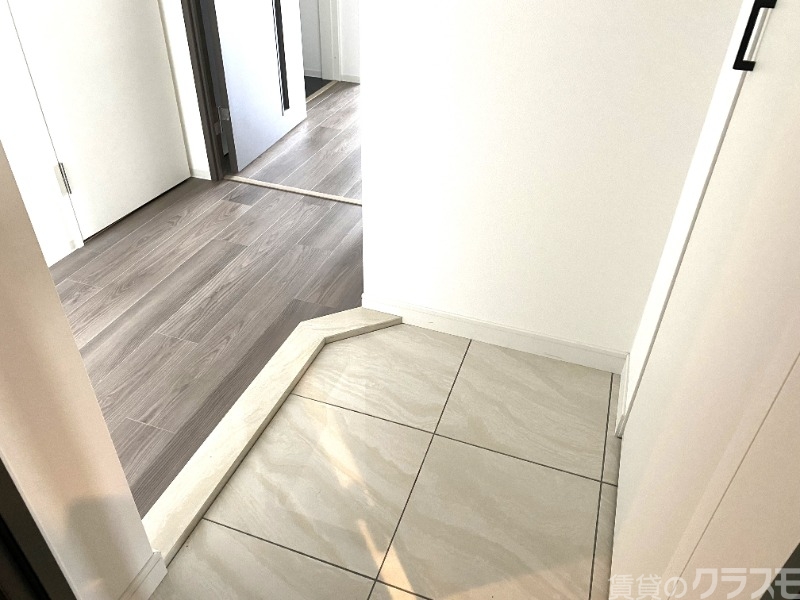 玄関　スタイリッシュな内装です！