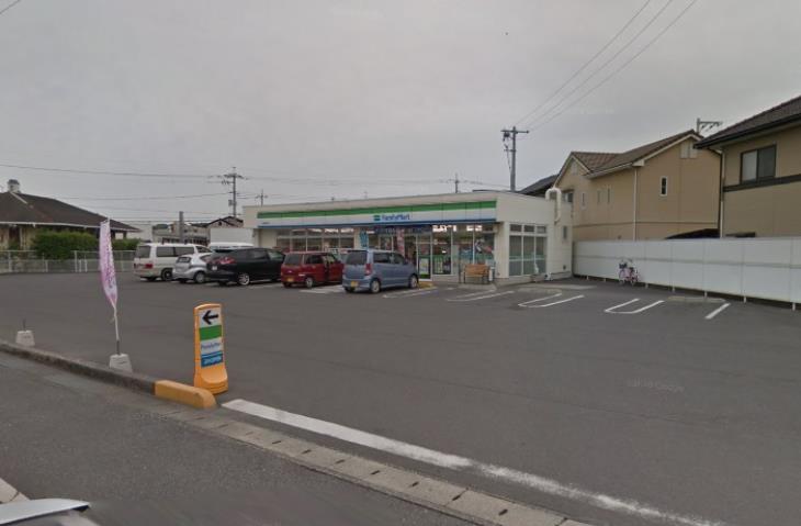 コンビニ　ファミリーマート（コンビニ）まで885m