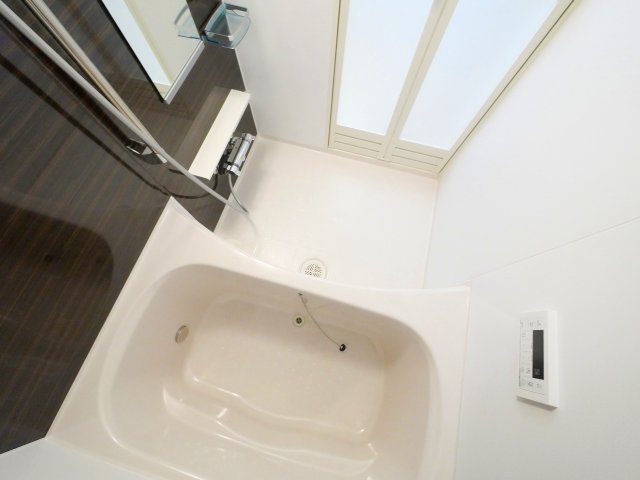 バス・シャワールーム　コンパクトで使いやすいお風呂です