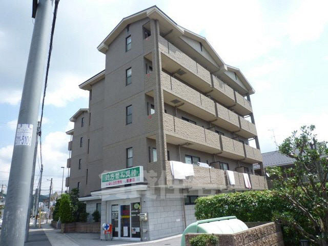 京都市左京区岩倉北池田町のマンションの建物外観