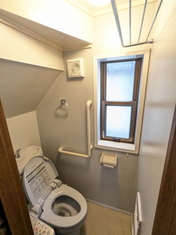 トイレ　温水便座付トイレです