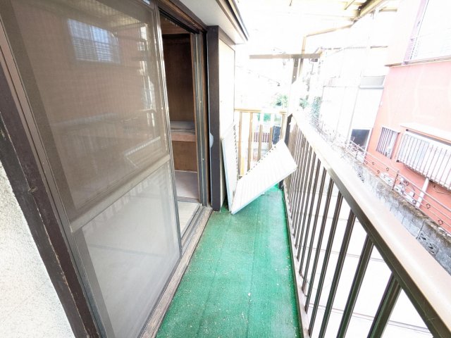 バルコニー　バルコニーは2畳分あり広いです