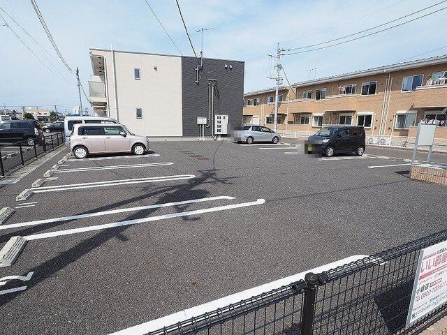 【ブリーゼIIIの駐車場】