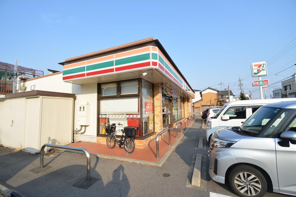コンビニ　セブンイレブン名古屋中割町3丁目店（コンビニ）まで456m