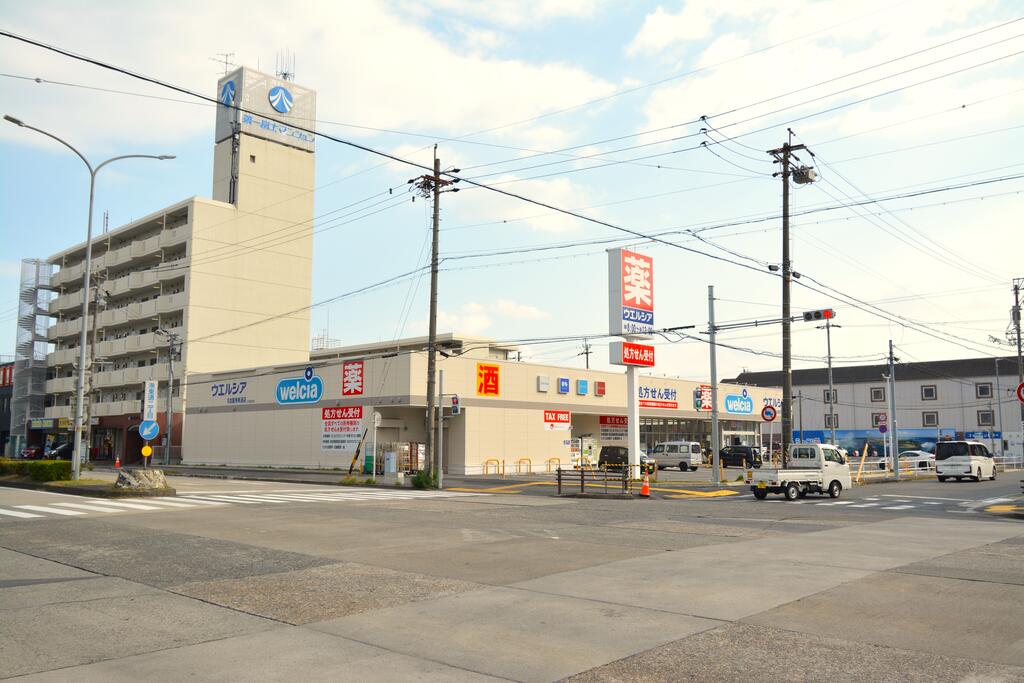 ドラックストア　ウエルシア名古屋港東通店（ドラッグストア）まで390m