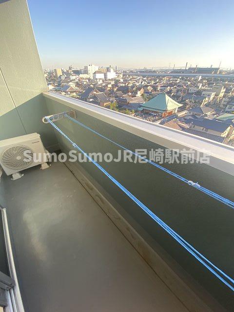 バルコニー　暖かな日差しのふりそそぐバルコニー