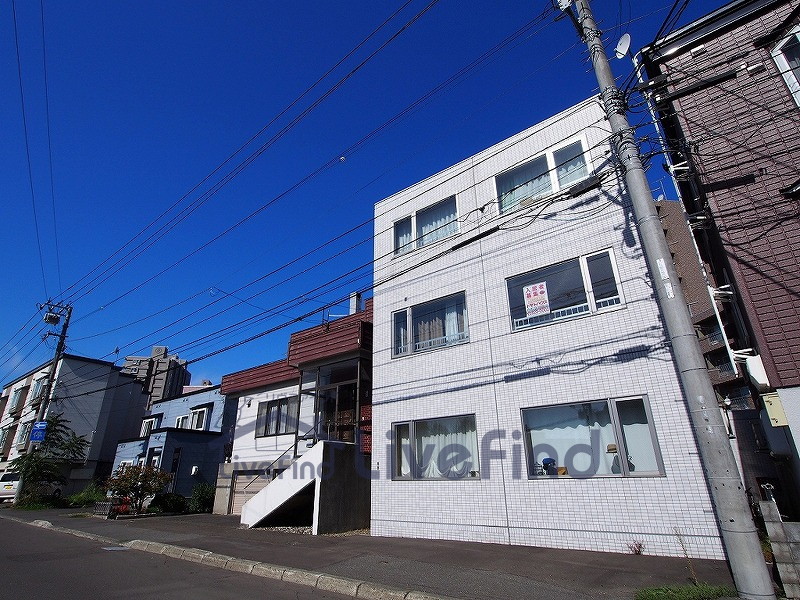 札幌市白石区菊水一条のマンションの建物外観