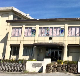 【彦根市南川瀬町のアパートの小学校】