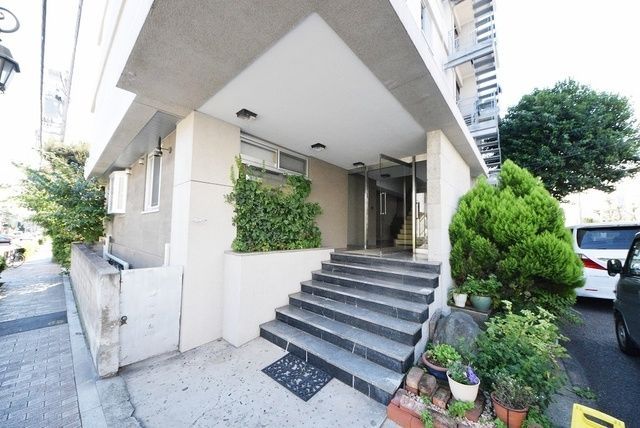 エントランス　部屋探しは株式会社　タウンハウジング　までお気軽にお問合せ…